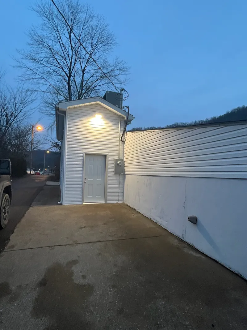 Professional siding work by Big Willie's Seamless Gutters